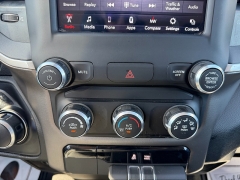 Used 2020  Ram 1500 Big Horn 4x4 Crew Cab 5'7" Box at Chip Wynn Motors near Paducah&comma; KY
