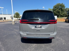 Used 2023  Chrysler Pacifica Limited FWD at Chip Wynn Motors near Paducah&comma; KY