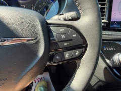 Used 2023  Chrysler Pacifica Touring L FWD at Chip Wynn Motors near Paducah&comma; KY