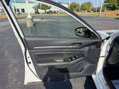 Used 2024  Nissan Altima 2&period;0 SR Sedan at Chip Wynn Motors near Paducah&comma; KY