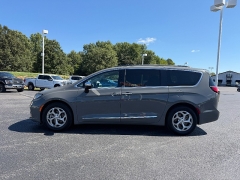 Used 2023  Chrysler Pacifica Limited FWD at Chip Wynn Motors near Paducah&comma; KY