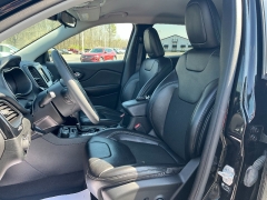 Used 2021  Jeep Cherokee Altitude 4x4 at Chip Wynn Motors near Paducah&comma; KY
