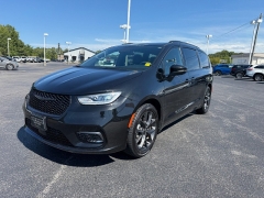 Used 2023  Chrysler Pacifica Touring L FWD at Chip Wynn Motors near Paducah&comma; KY