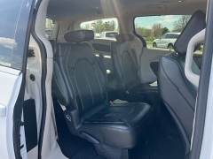 Used 2024  Chrysler Pacifica Touring L FWD at Chip Wynn Motors near Paducah&comma; KY