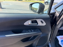 Used 2023  Chrysler Pacifica Touring L FWD at Chip Wynn Motors near Paducah&comma; KY