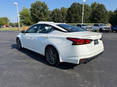 Used 2024  Nissan Altima 2&period;0 SR Sedan at Chip Wynn Motors near Paducah&comma; KY