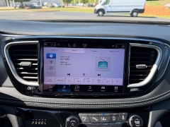 Used 2023  Chrysler Pacifica Touring L FWD at Chip Wynn Motors near Paducah&comma; KY