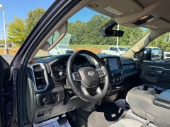 Used 2020  Ram 1500 Big Horn 4x4 Crew Cab 5'7" Box at Chip Wynn Motors near Paducah&comma; KY