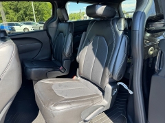 Used 2023  Chrysler Pacifica Touring L FWD at Chip Wynn Motors near Paducah&comma; KY
