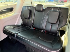 Used 2023  Chrysler Pacifica Limited FWD at Chip Wynn Motors near Paducah&comma; KY