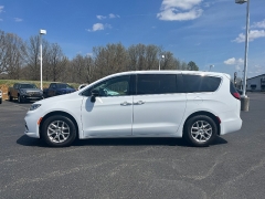 Used 2024  Chrysler Pacifica Touring L FWD at Chip Wynn Motors near Paducah&comma; KY