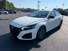 Used 2024  Nissan Altima 2&period;0 SR Sedan at Chip Wynn Motors near Paducah&comma; KY