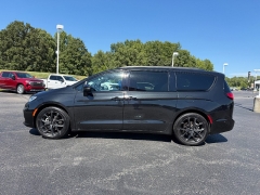 Used 2023  Chrysler Pacifica Touring L FWD at Chip Wynn Motors near Paducah&comma; KY