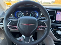 Used 2023  Chrysler Pacifica Limited FWD at Chip Wynn Motors near Paducah&comma; KY