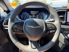 Used 2023  Chrysler Pacifica Touring L FWD at Chip Wynn Motors near Paducah&comma; KY