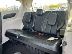 Used 2024  Chrysler Pacifica Touring L FWD at Chip Wynn Motors near Paducah&comma; KY