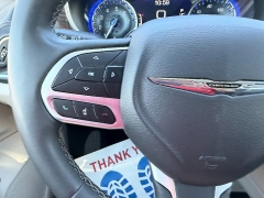 Used 2023  Chrysler Pacifica Limited FWD at Chip Wynn Motors near Paducah&comma; KY