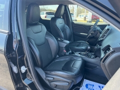 Used 2021  Jeep Cherokee Altitude 4x4 at Chip Wynn Motors near Paducah&comma; KY