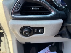 Used 2023  Chrysler Pacifica Limited FWD at Chip Wynn Motors near Paducah&comma; KY