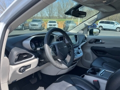 Used 2024  Chrysler Pacifica Touring L FWD at Chip Wynn Motors near Paducah&comma; KY