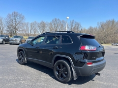 Used 2021  Jeep Cherokee Altitude 4x4 at Chip Wynn Motors near Paducah&comma; KY