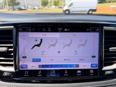 Used 2023  Chrysler Pacifica Touring L FWD at Chip Wynn Motors near Paducah&comma; KY