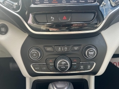 Used 2020  Jeep Cherokee Limited 4x4 at Chip Wynn Motors near Paducah&comma; KY