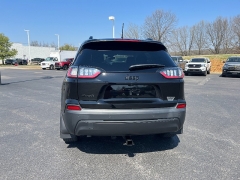 Used 2021  Jeep Cherokee Altitude 4x4 at Chip Wynn Motors near Paducah&comma; KY