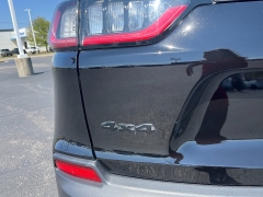 Used 2021  Jeep Cherokee Altitude 4x4 at Chip Wynn Motors near Paducah&comma; KY