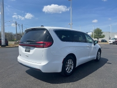 Used 2024  Chrysler Pacifica Touring L FWD at Chip Wynn Motors near Paducah&comma; KY