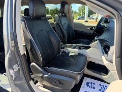 Used 2023  Chrysler Pacifica Limited FWD at Chip Wynn Motors near Paducah&comma; KY