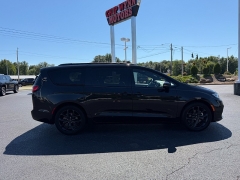 Used 2023  Chrysler Pacifica Touring L FWD at Chip Wynn Motors near Paducah&comma; KY
