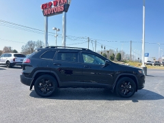 Used 2021  Jeep Cherokee Altitude 4x4 at Chip Wynn Motors near Paducah&comma; KY