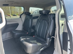 Used 2024  Chrysler Pacifica Touring L FWD at Chip Wynn Motors near Paducah&comma; KY