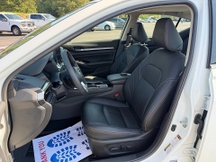 Used 2024  Nissan Altima 2&period;0 SR Sedan at Chip Wynn Motors near Paducah&comma; KY