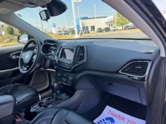 Used 2021  Jeep Cherokee Altitude 4x4 at Chip Wynn Motors near Paducah&comma; KY