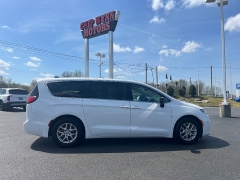 Used 2024  Chrysler Pacifica Touring L FWD at Chip Wynn Motors near Paducah&comma; KY