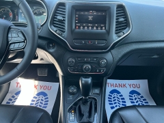Used 2021  Jeep Cherokee Altitude 4x4 at Chip Wynn Motors near Paducah&comma; KY