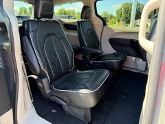 Used 2023  Chrysler Pacifica Limited FWD at Chip Wynn Motors near Paducah&comma; KY