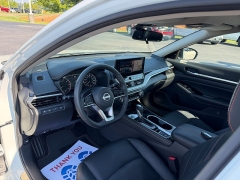 Used 2024  Nissan Altima 2&period;0 SR Sedan at Chip Wynn Motors near Paducah&comma; KY