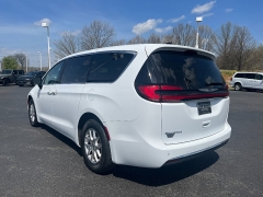 Used 2024  Chrysler Pacifica Touring L FWD at Chip Wynn Motors near Paducah&comma; KY