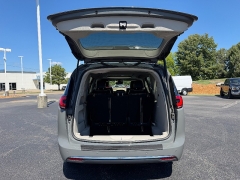 Used 2023  Chrysler Pacifica Limited FWD at Chip Wynn Motors near Paducah&comma; KY