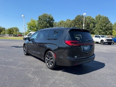 Used 2023  Chrysler Pacifica Touring L FWD at Chip Wynn Motors near Paducah&comma; KY