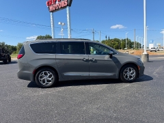 Used 2023  Chrysler Pacifica Limited FWD at Chip Wynn Motors near Paducah&comma; KY