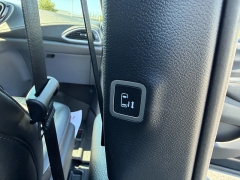 Used 2023  Chrysler Pacifica Touring L FWD at Chip Wynn Motors near Paducah&comma; KY