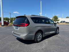 Used 2023  Chrysler Pacifica Limited FWD at Chip Wynn Motors near Paducah&comma; KY