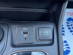Used 2021  Jeep Cherokee Altitude 4x4 at Chip Wynn Motors near Paducah&comma; KY