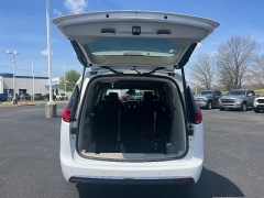 Used 2024  Chrysler Pacifica Touring L FWD at Chip Wynn Motors near Paducah&comma; KY