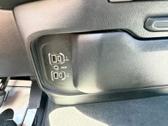 Used 2020  Ram 1500 Big Horn 4x4 Crew Cab 5'7" Box at Chip Wynn Motors near Paducah&comma; KY