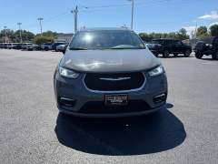 Used 2023  Chrysler Pacifica Limited FWD at Chip Wynn Motors near Paducah&comma; KY